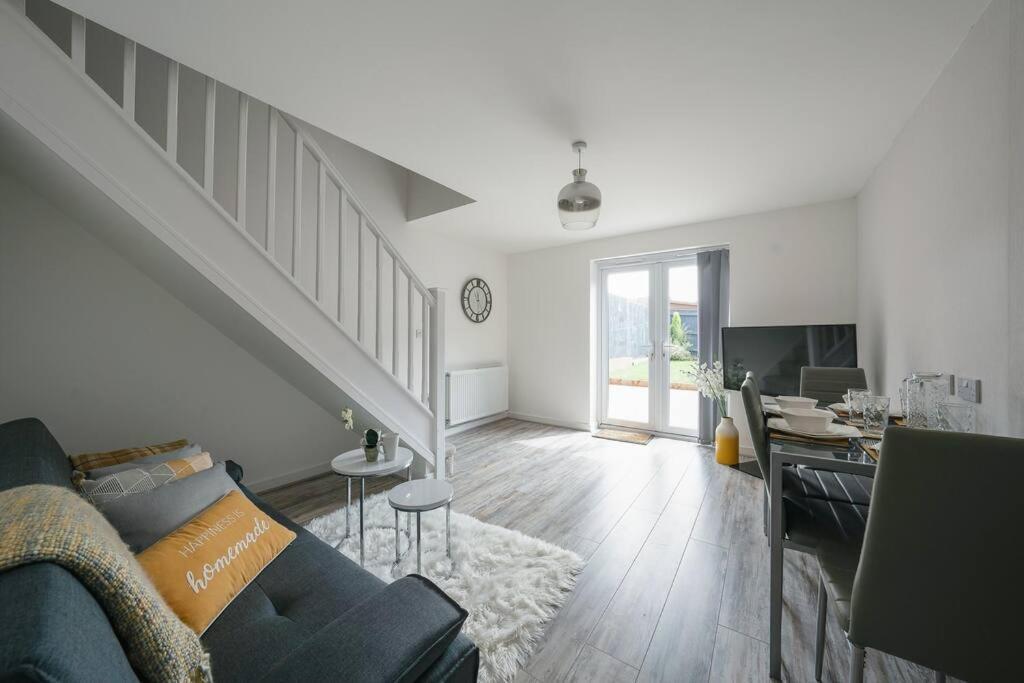 Stylish 2-Bed Home - For Company Contractor And Leisure Stays - Nec, Airport, Hs2, Contractors, Resort World Birmingam Exterior foto